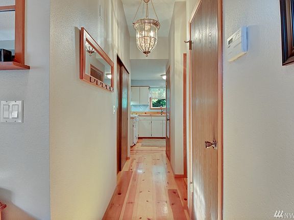 5th image of 2404 26th St SE