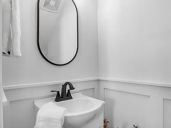 654 Blueway Ave — Photo 6