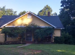 1042 Louisiana Ave, Saluda, NC 28773