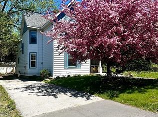 17 Waubeek St, Parry Sound, ON P2A1B8