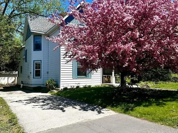 17 Waubeek St, Parry Sound, ON P2A 1B8