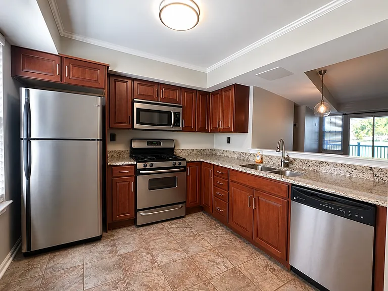 365 Independence Dr — Photo 4