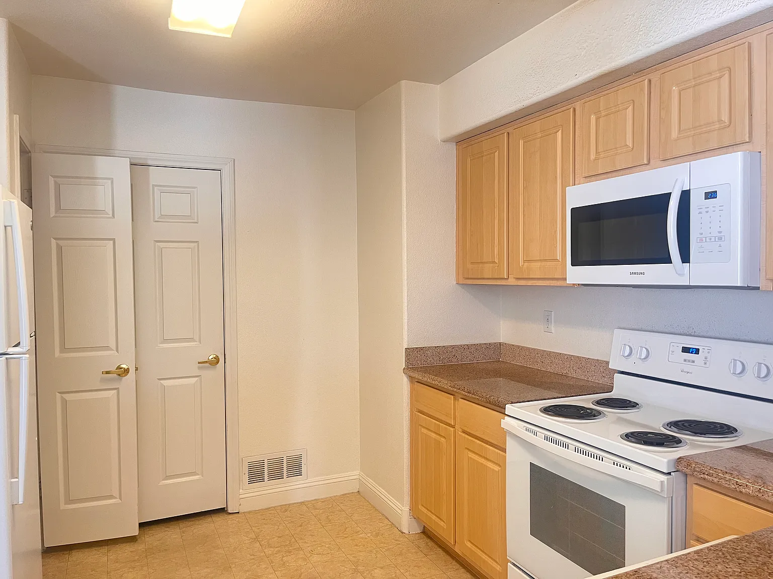 2 bed, 914 sqft, $1,450 — Photo 2