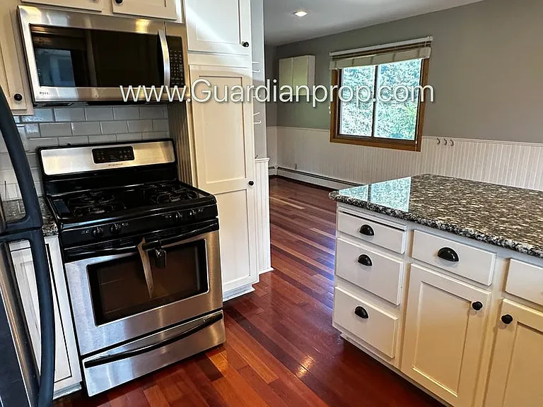 4104 Highwood Rd — Photo 5