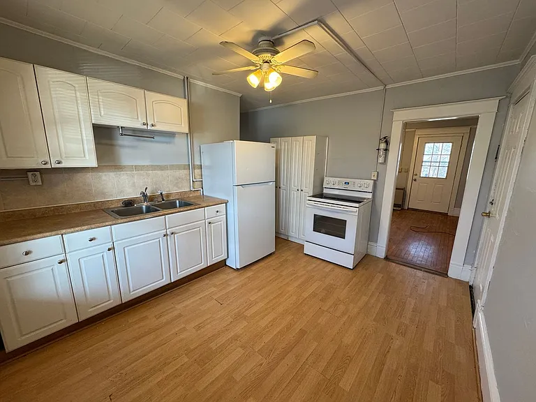 24 Durkee Street — Photo 1