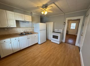 24 Durkee St APT B, Windsor, VT 05089