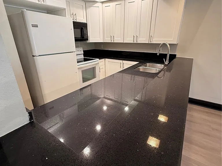 300 S Prospectors Rd — Photo 11