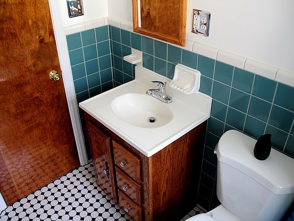 4th image of 2907 N Alexander Ave