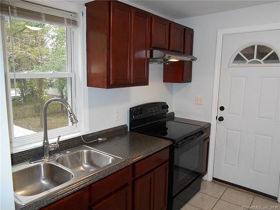 3rd image of 39 Silver Ln
