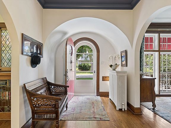 3rd image of 411 N Belmont Ave