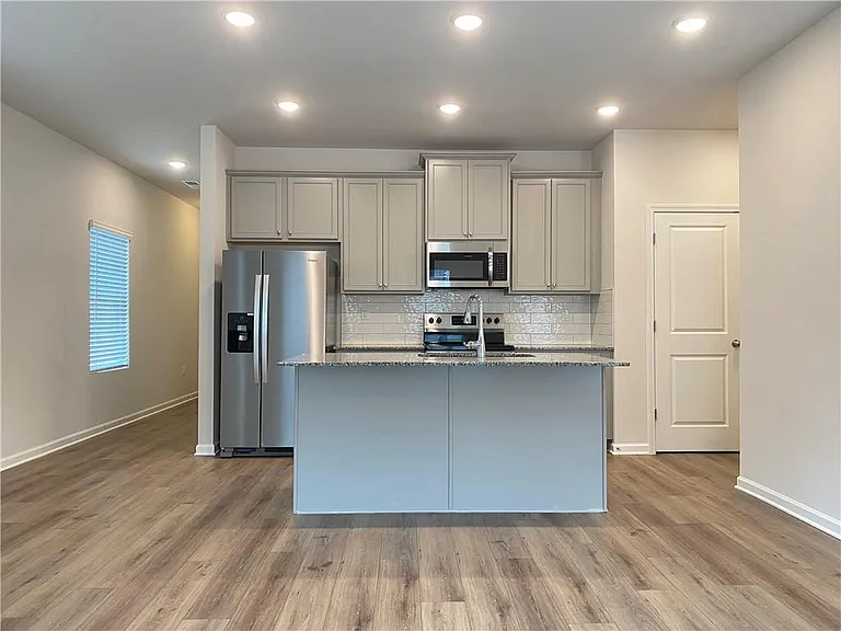 4679 Fullerton Dr — Photo 3