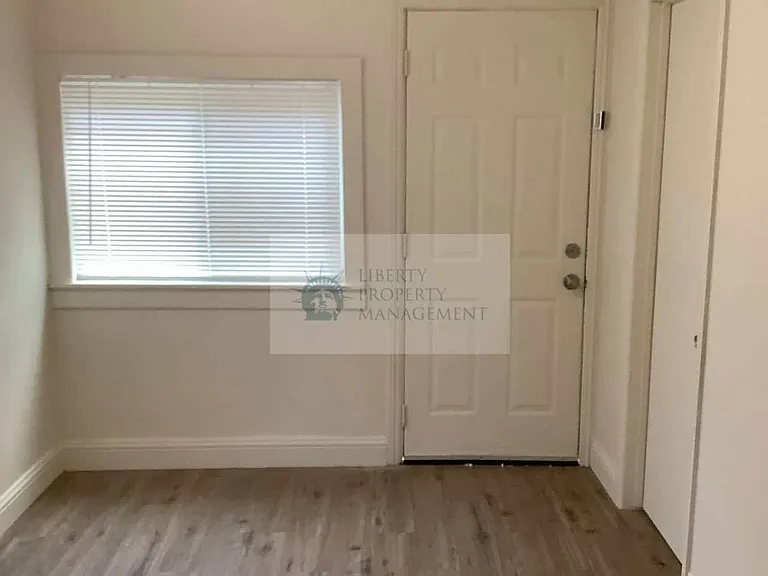 729 E Yosemite Ave — Photo 3