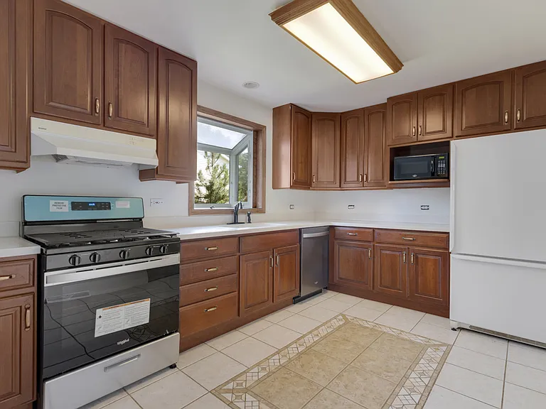 616 Blue Spruce Ln — Photo 9