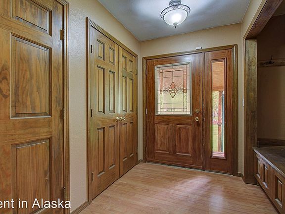 2nd image of 1633 N Trail Cir