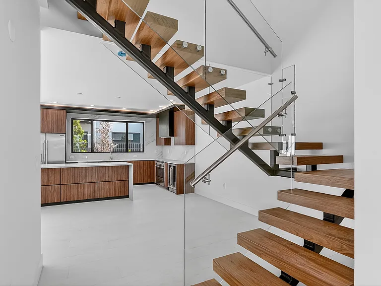 4420 SW 32nd Ave — Photo 5