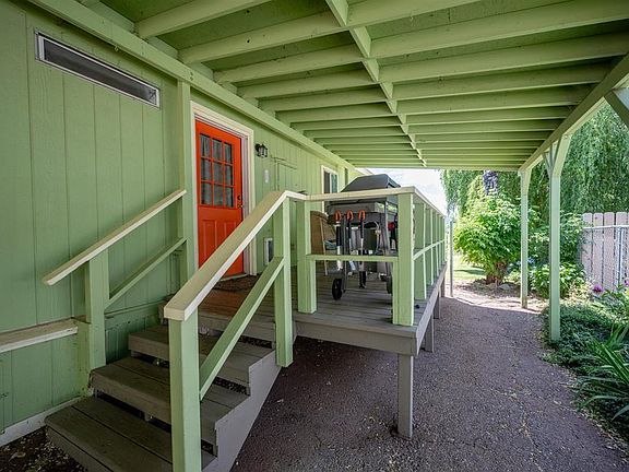 5th image of 11 Huckleberry Lane