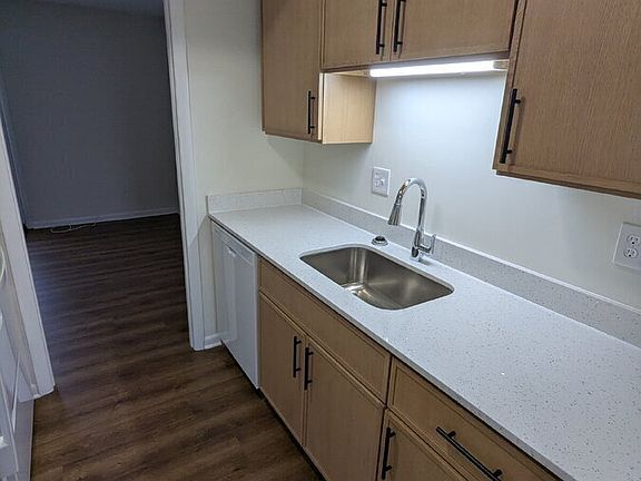 5th image of 9 Holly Ct APT D