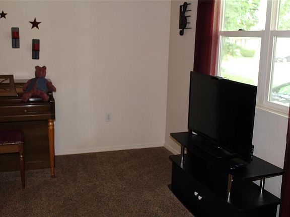 5th image of 315 Illinois Ave