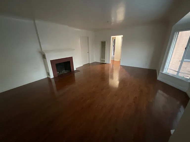 519 S Tamarind Ave — Photo 2