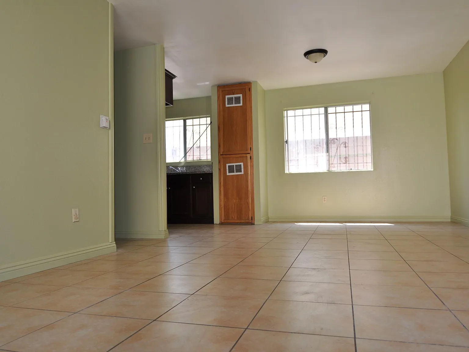 3 bed, 1100 sqft, $3,000 — Photo 1