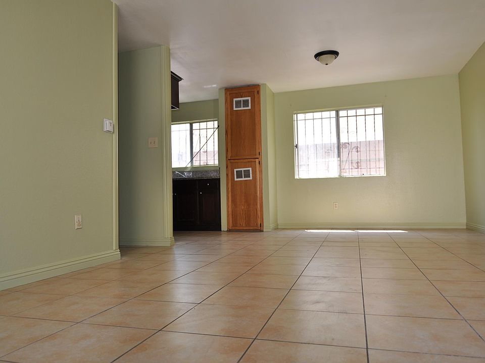 1st image of 814 E 109th Pl #B