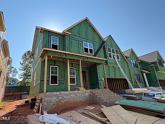 4th image of 916 Marilyn Dr