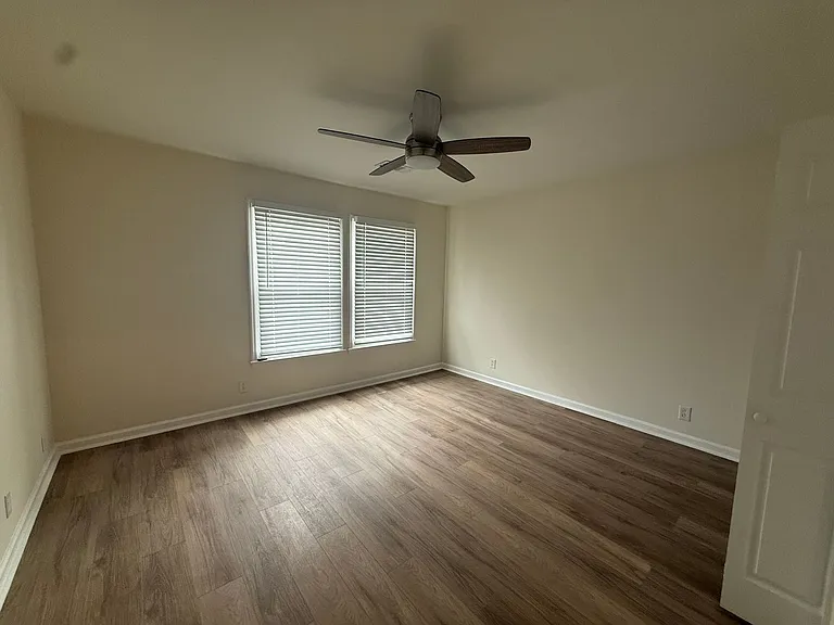 2135 Acklen Ave #8 — Photo 12