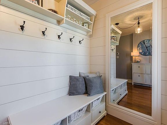 4th image of 476 Levanna Ln