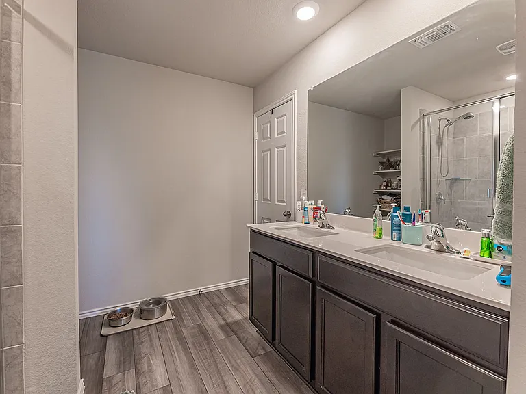 2306 Aylesbury Dr — Photo 23