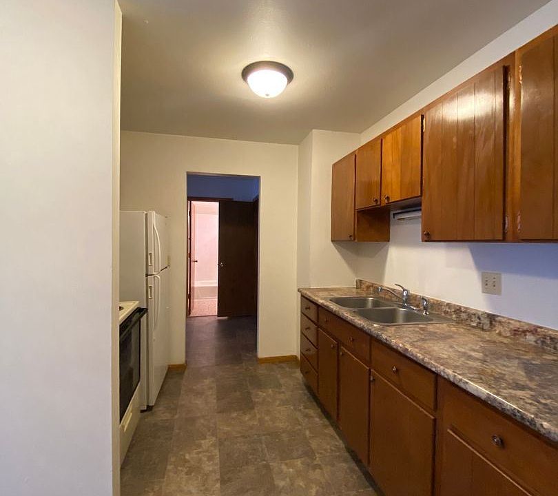 1st image of 3825 Roberts Dr Unit 8