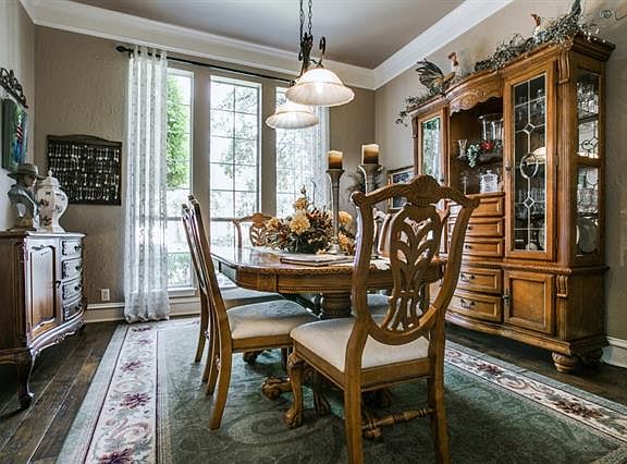 5th image of 736 Richmond Ln