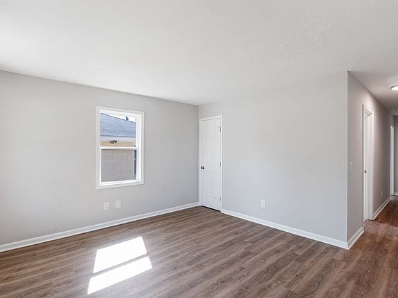5th image of 102 Burdock Cir