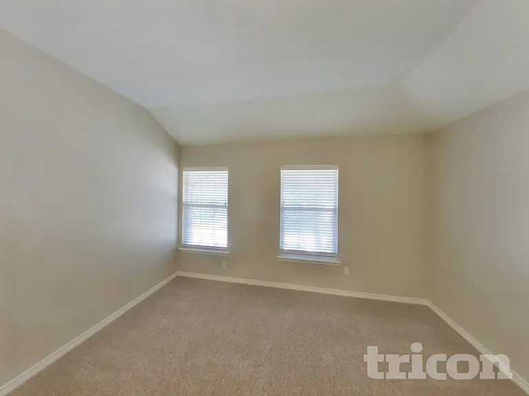 8401 Manchester Dr — Photo 9