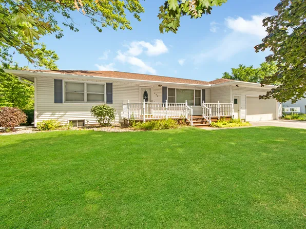 230 Cedar Ln, Minonk, IL 61760