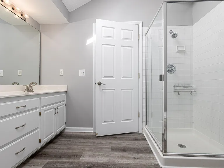 11246 N Madison Ave — Photo 15