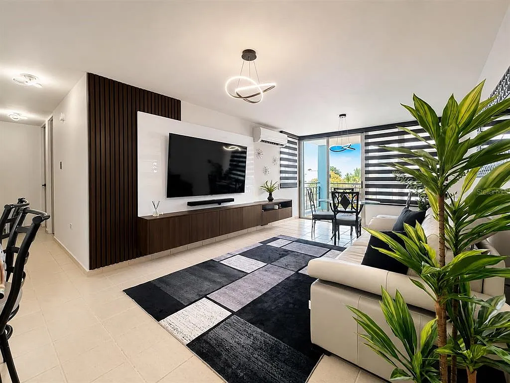 3 bed, 2.0 bath, 1081 sqft, $2,350 — Photo 3