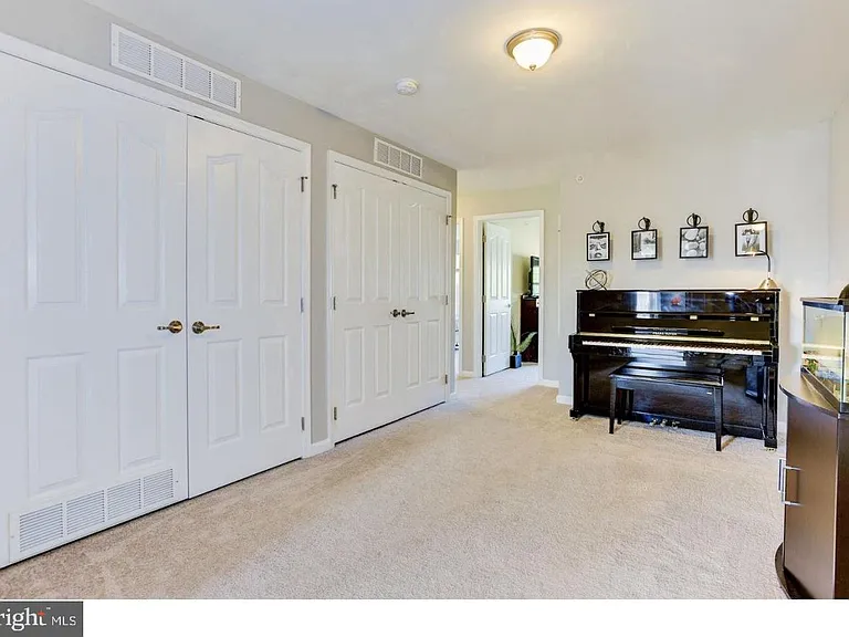 319 Kramer Ct #319 — Photo 9