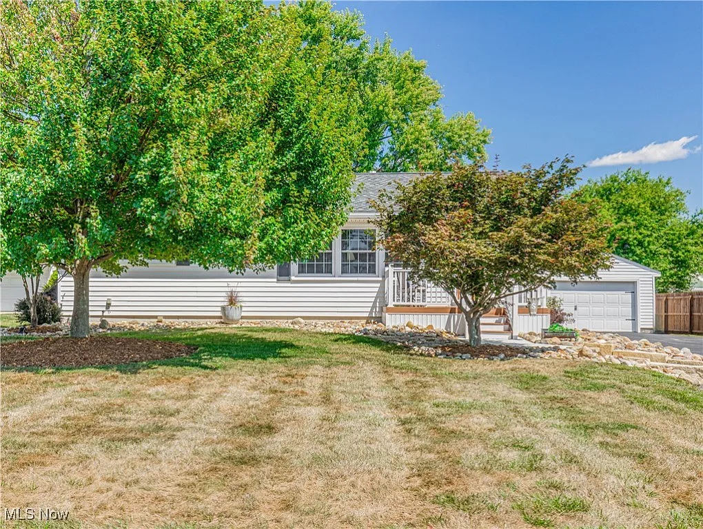 1553 Hagey Dr photo 1
