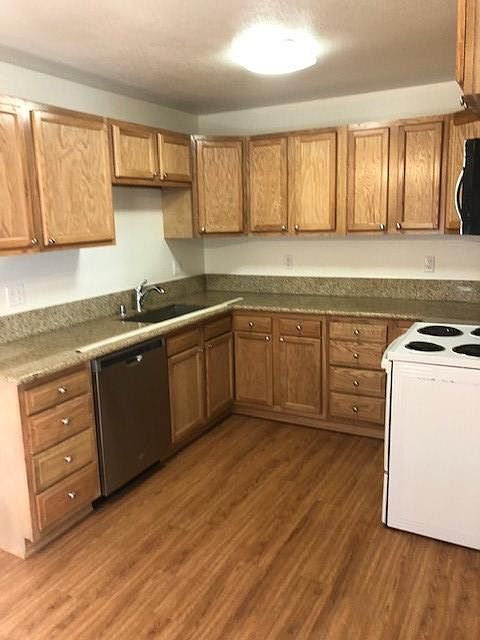 2nd image of 3914 Howard Ave
