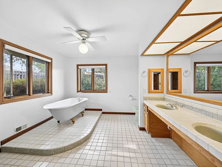 18750 Castle Hill Dr — Photo 27