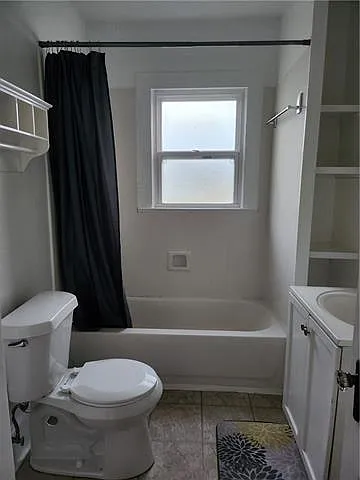 533 Avenue A — Photo 4