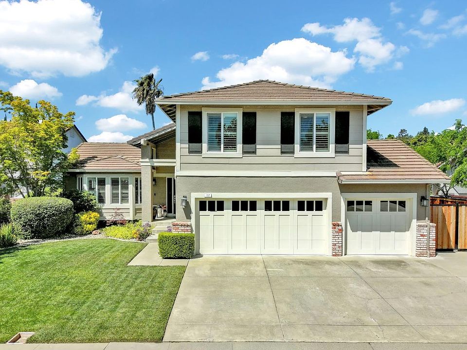 1st image of 137 Gatehouse Ct