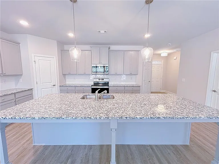 2586 Mills Commons Dr — Photo 9