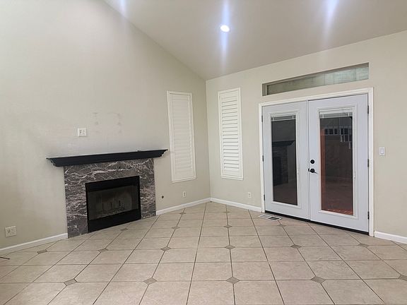 4th image of 207 Round House Pl