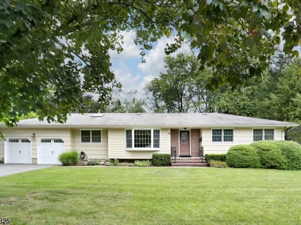 10 Palm Ct, Paramus Boro, NJ 07652