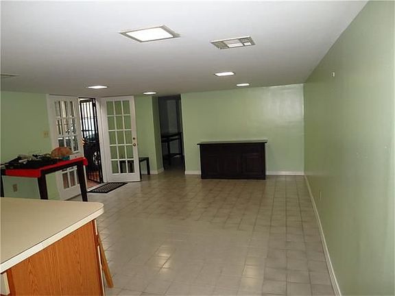5th image of 1502 General Pershing St #B