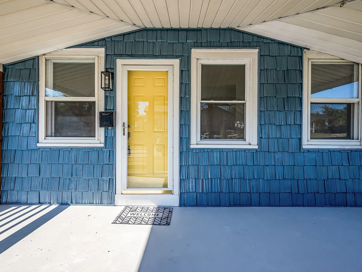 3 bed, 1211 sqft, $2,300 — Photo 2