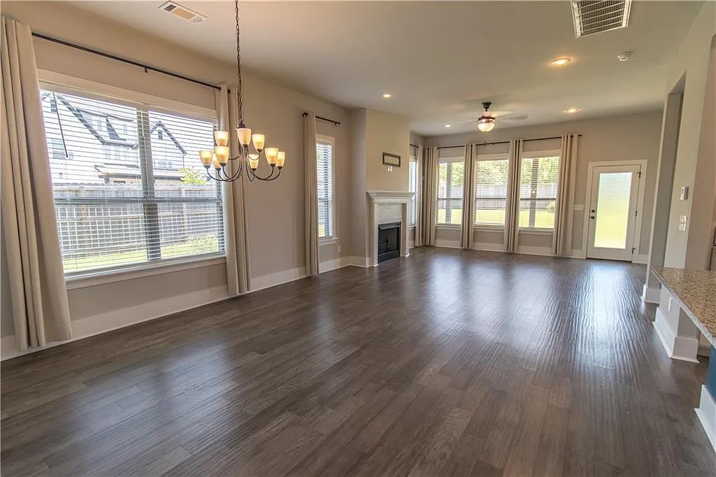 4 bed, 2.5 bath, 2208 sqft, $3,200 — Photo 2