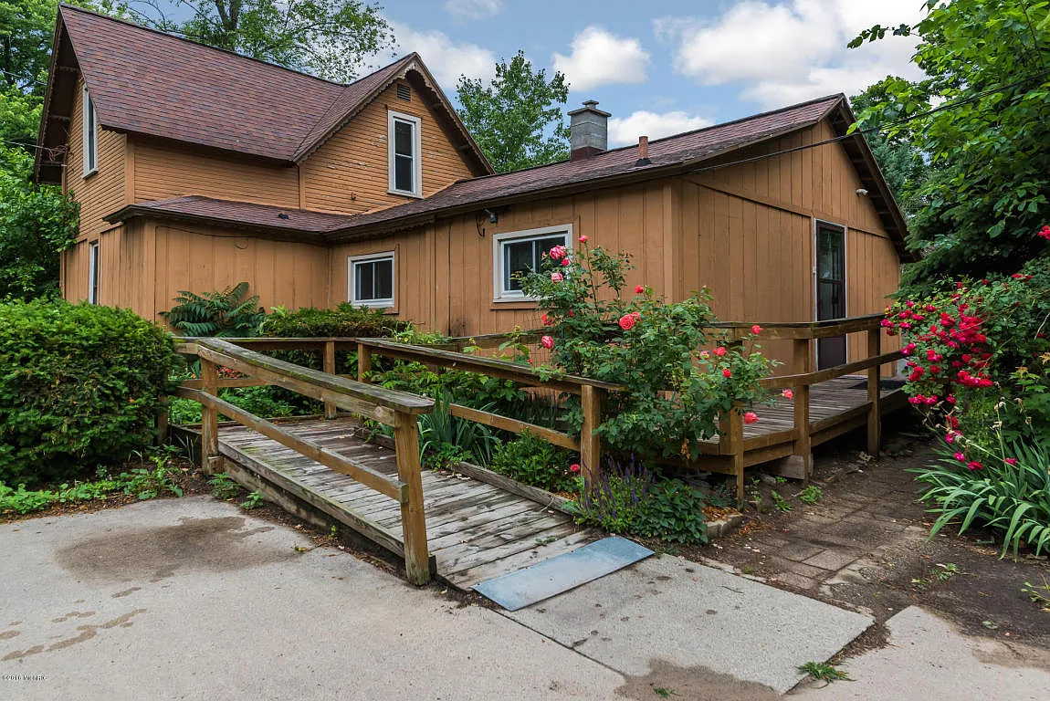 547 Grove Ave photo 1