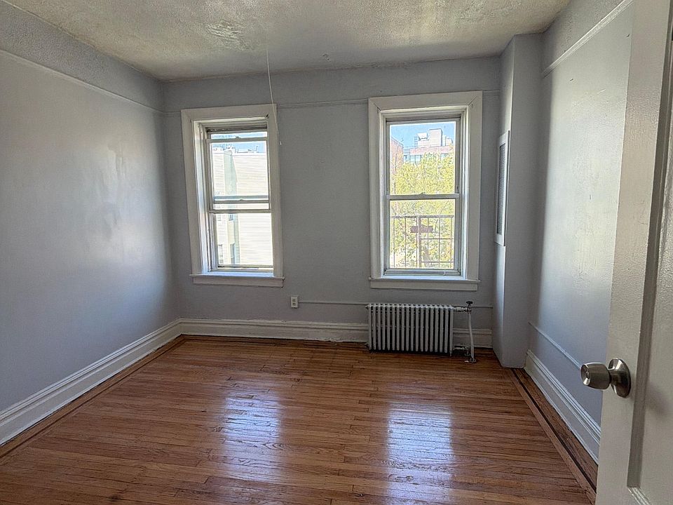 2nd image of 325 Summit Ave #307